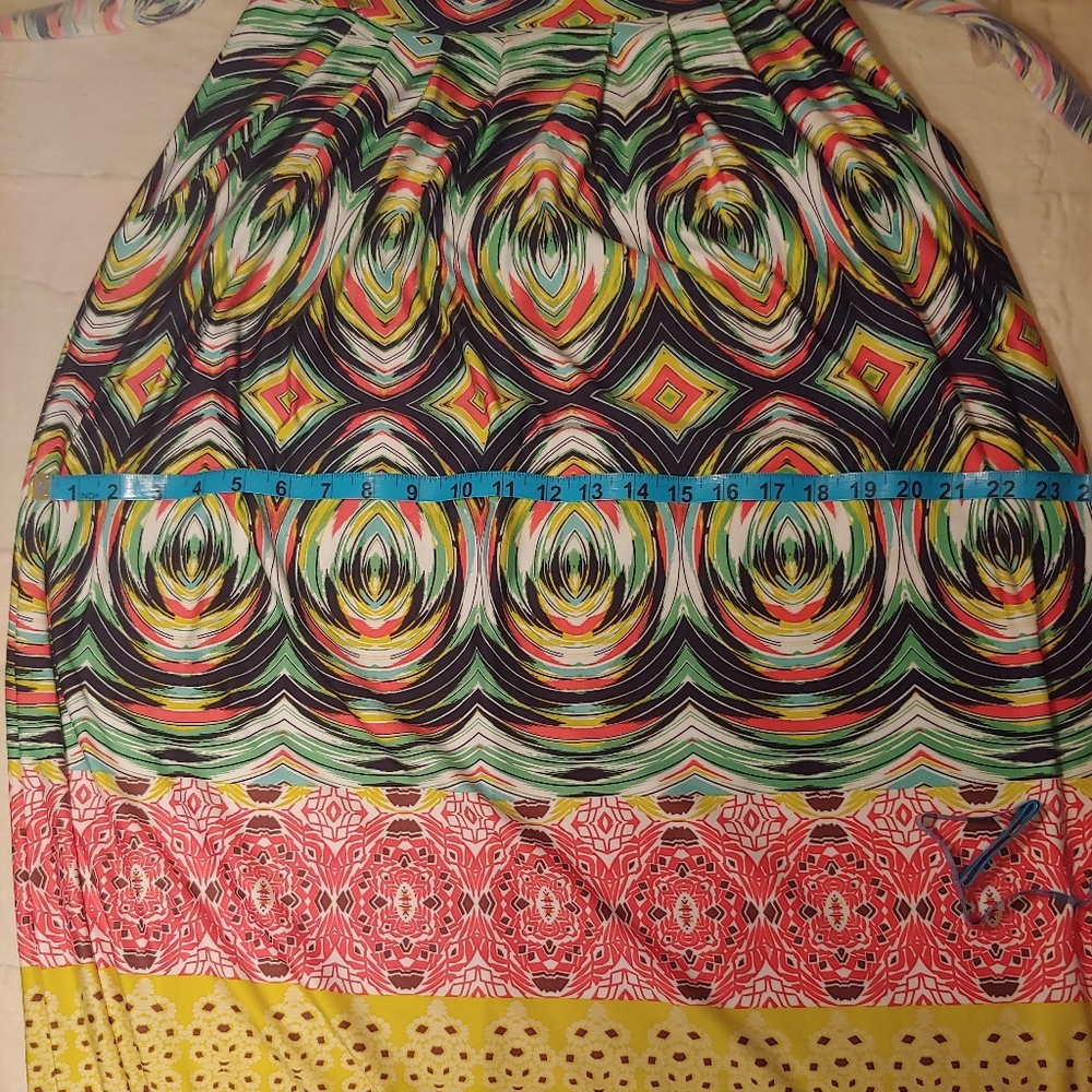 Patterned Strapless Dress - Picture 9 of 9